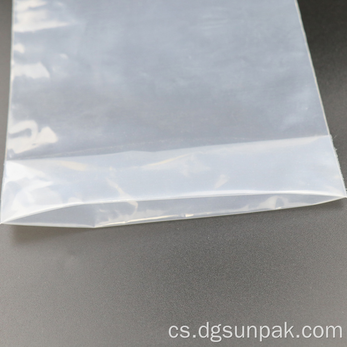 Průhledné recyklovatelné sáčky na zip se závěsným háčkem